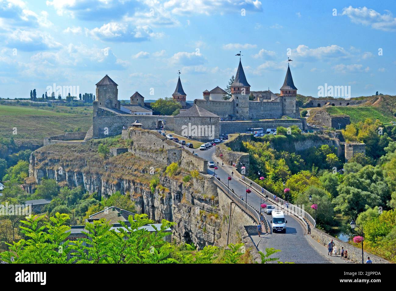 KAMENETS-PODOLSKY, UCRAINA - AGO 25, 2019: Heritage Kamianets-Podilskyi Castello il 25 agosto 2019 a Kamyanets-Podilski, Ucraina. Foto Stock