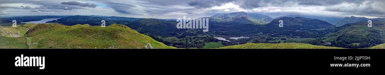 Tempo variabile a piedi tra Ambleside e Grasmere a Loughrigg cadde Foto Stock