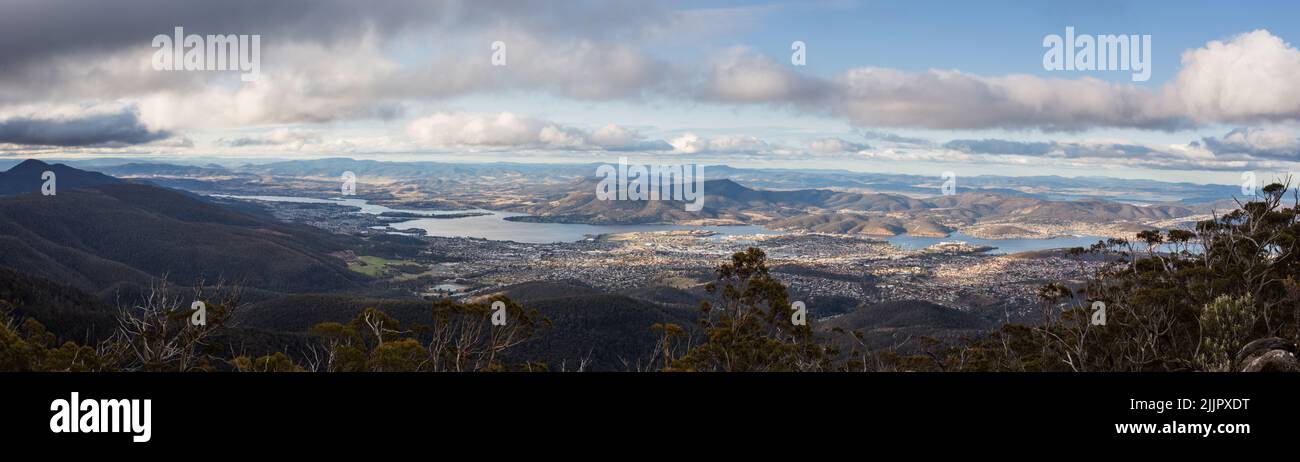 Un paesaggio panoramico del fiume Derwent a Hobart, Tasmania Foto Stock