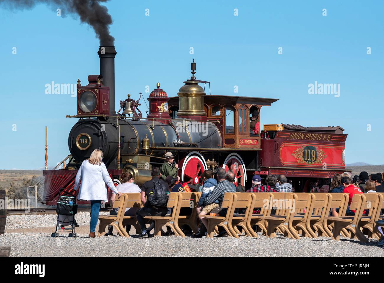 Ranger che parla alla dimostrazione Locomotiva 119, Golden Spike National Historic Park, Utah. Foto Stock