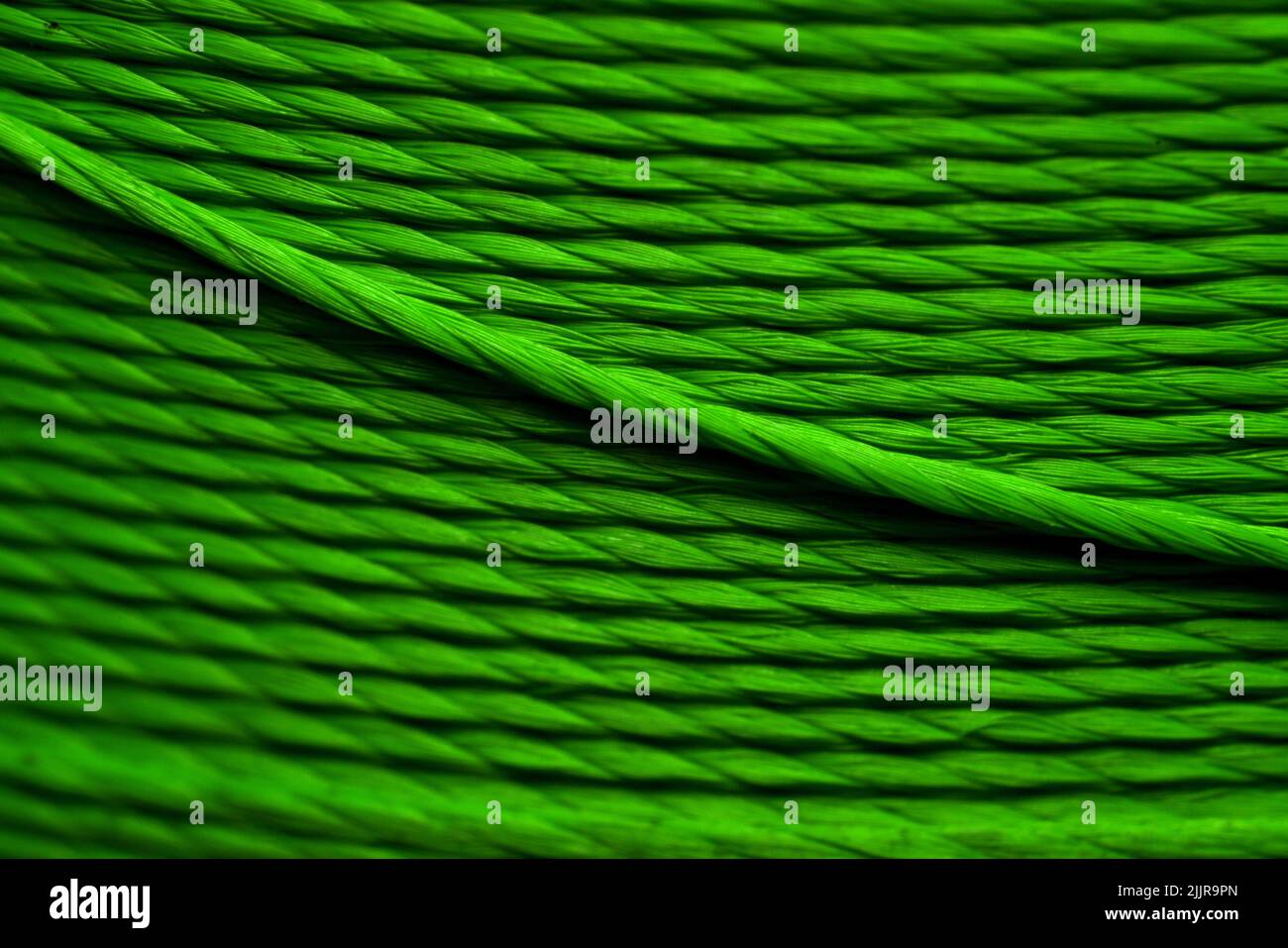 Un'immagine full-frame di un cavo intrecciato verde Foto Stock