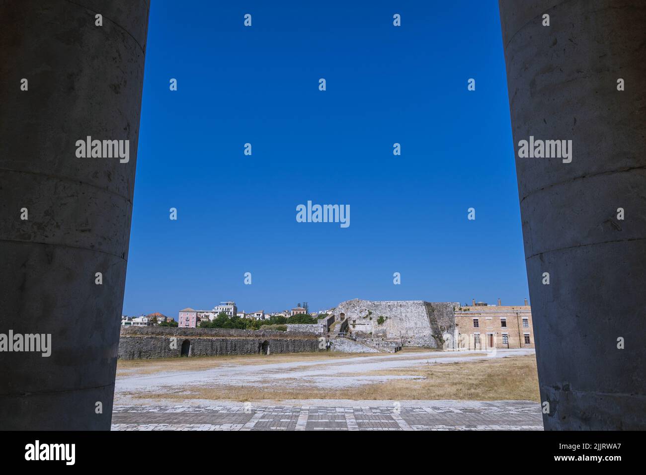 Vista dalla chiesa di San Giorgio nella vecchia fortezza veneziana nella città di Corfù, su un'isola greca di Corfù Foto Stock