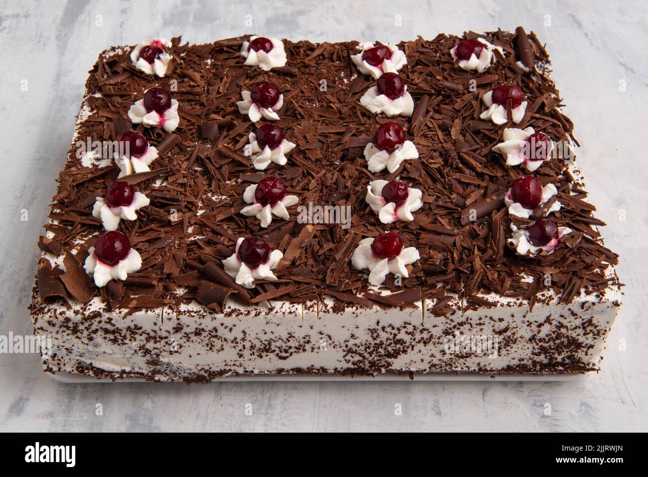 Un primo piano di una gustosa torta di gateau della Foresta Nera Foto Stock