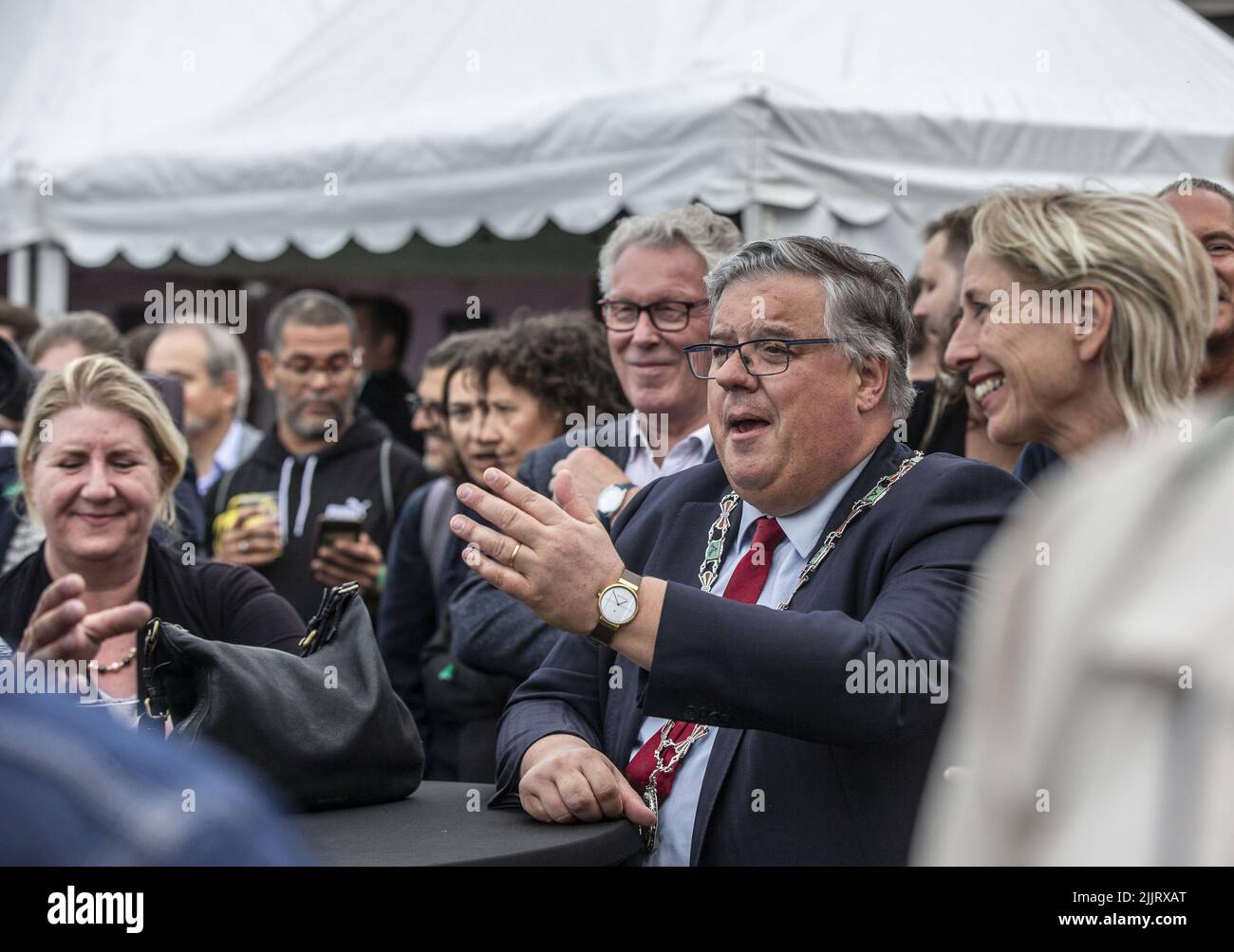 2022-07-27 19:21:47 NIJMEGEN - Sindaco Hubert Bruls durante l'apertura degli Eurogames sul Waalkade. L'evento sportivo LGBTQI+ è organizzato ogni anno in una città diversa in Europa. ANP EVA PLEVIER olanda OUT - belgio OUT Foto Stock