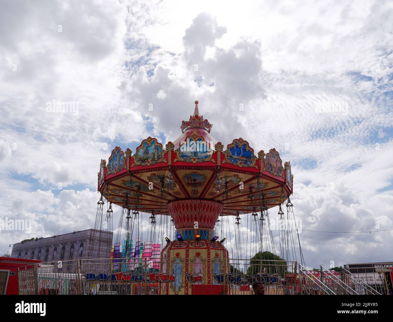 Londra, Greater London, Inghilterra, giugno 30 2022: Giro sul fairground swing alias giro sul fairground swing all'interno dell'arena BST Byde Park Foto Stock