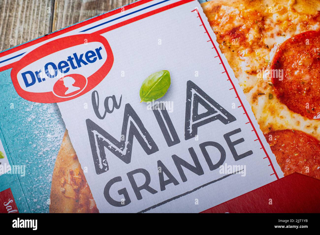 Primo piano di un imballaggio di pizza congelata a marchio 'la mia Grande' del produttore alimentare tedesco 'Dr. Oetker' Foto Stock