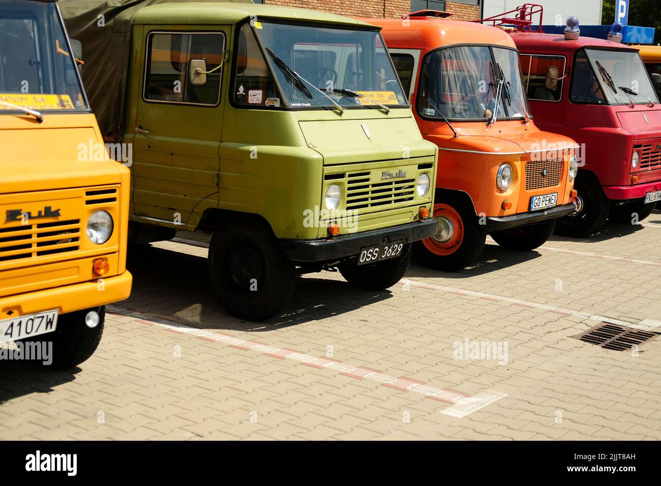 Lublino, Polonia. 24 luglio 2022. Vecchi furgoni polacchi (Zuk) parcheggiati all'oldtimer motorshow Foto Stock