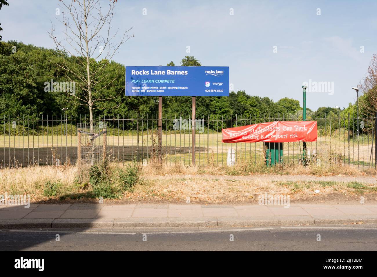 Segnaletica al Rocks Lane Multi Sports Center, Barnes, Londra, SW13, Inghilterra, REGNO UNITO Foto Stock