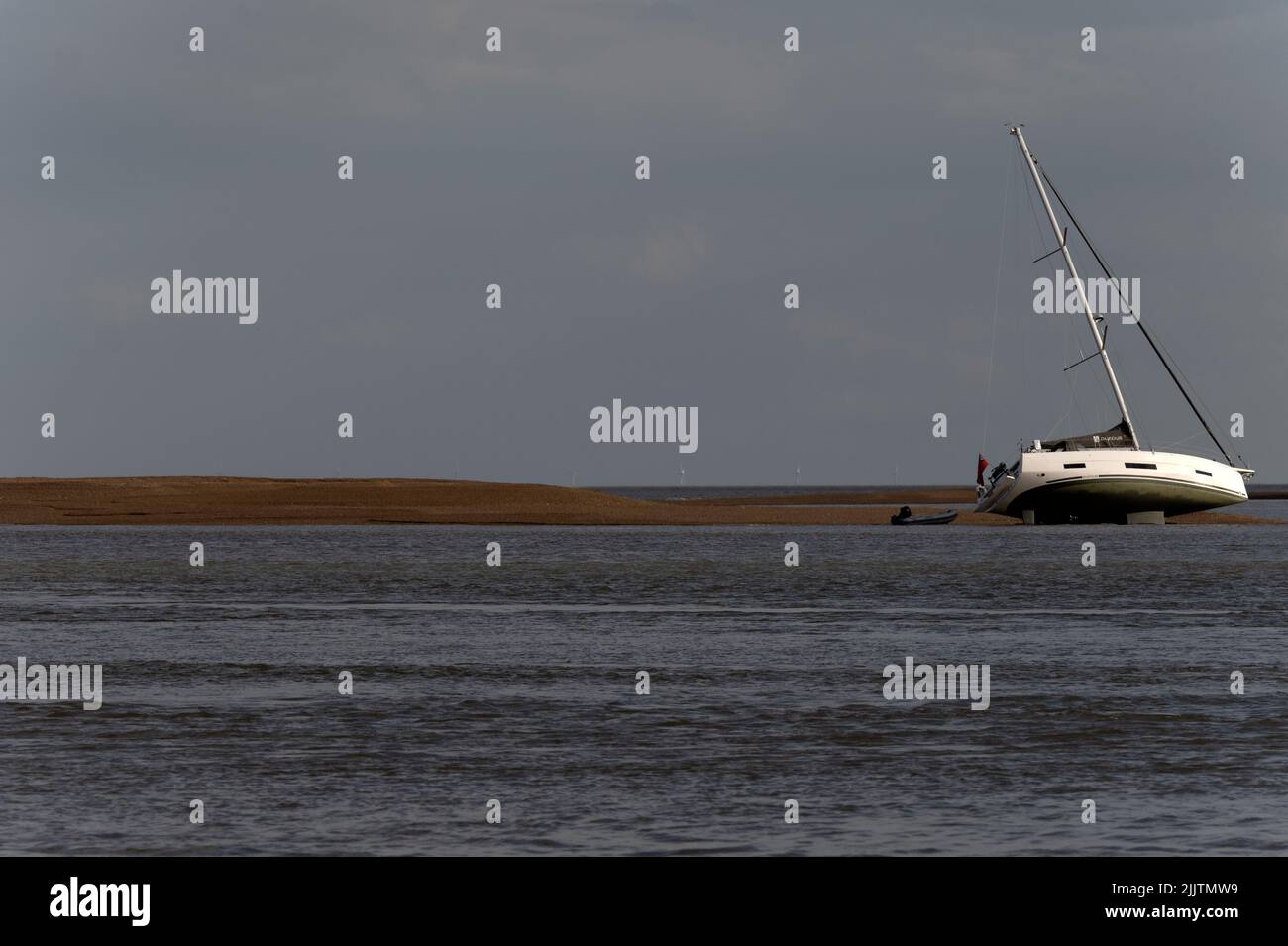 Dolce Chariot yacht aground fiume Deben estuario Felixstowe traghetto Suffolk Regno Unito Foto Stock