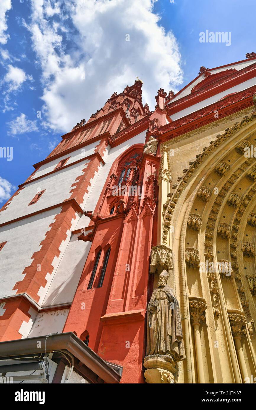 Würzburg, Germania - Luglio 2022: Parte della chiesa cattolica romana chiamata 'Marienkapelle' Foto Stock