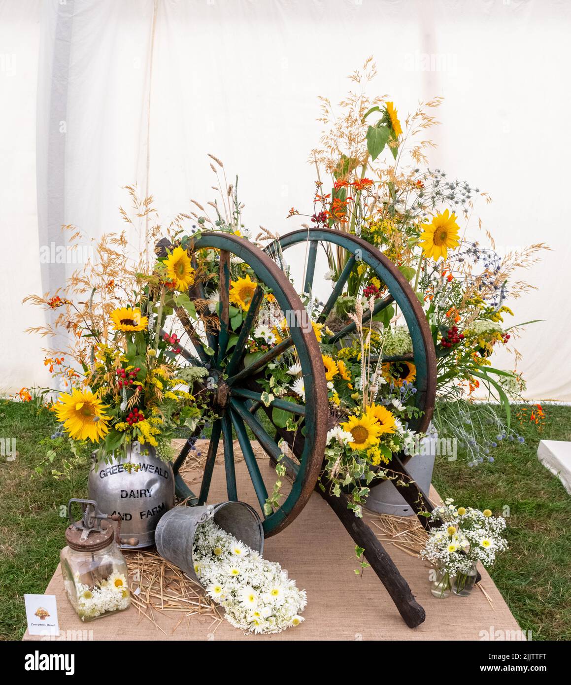 Decorazioni floreali in mostra al New Forest and Hampshire County Show nel luglio 2022, Inghilterra, Regno Unito Foto Stock