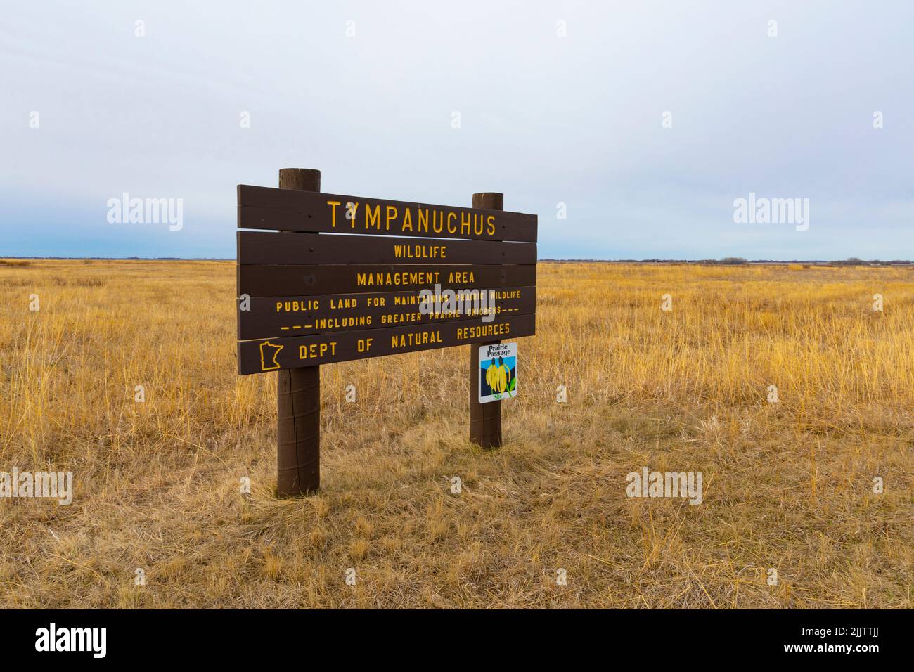 Cartello della zona di gestione della fauna selvatica di Tympanuchus all'alba. Great Plains, Crookston, Minnesota (Minnesota), Stati Uniti, Nord America. Foto Stock