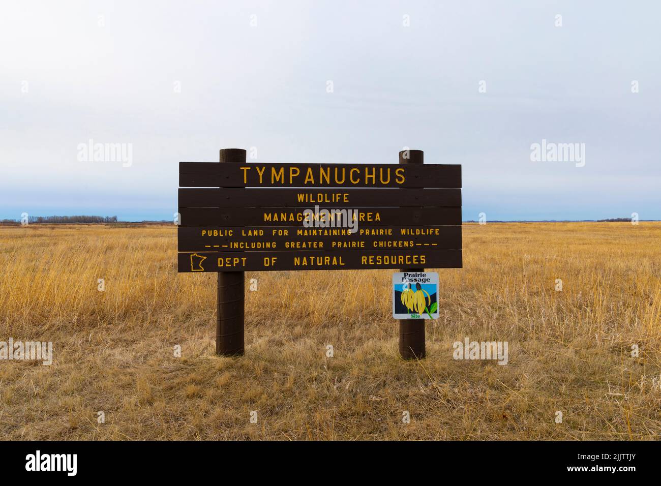 Cartello della zona di gestione della fauna selvatica di Tympanuchus all'alba. Great Plains, Crookston, Minnesota (Minnesota), Stati Uniti, Nord America. Foto Stock