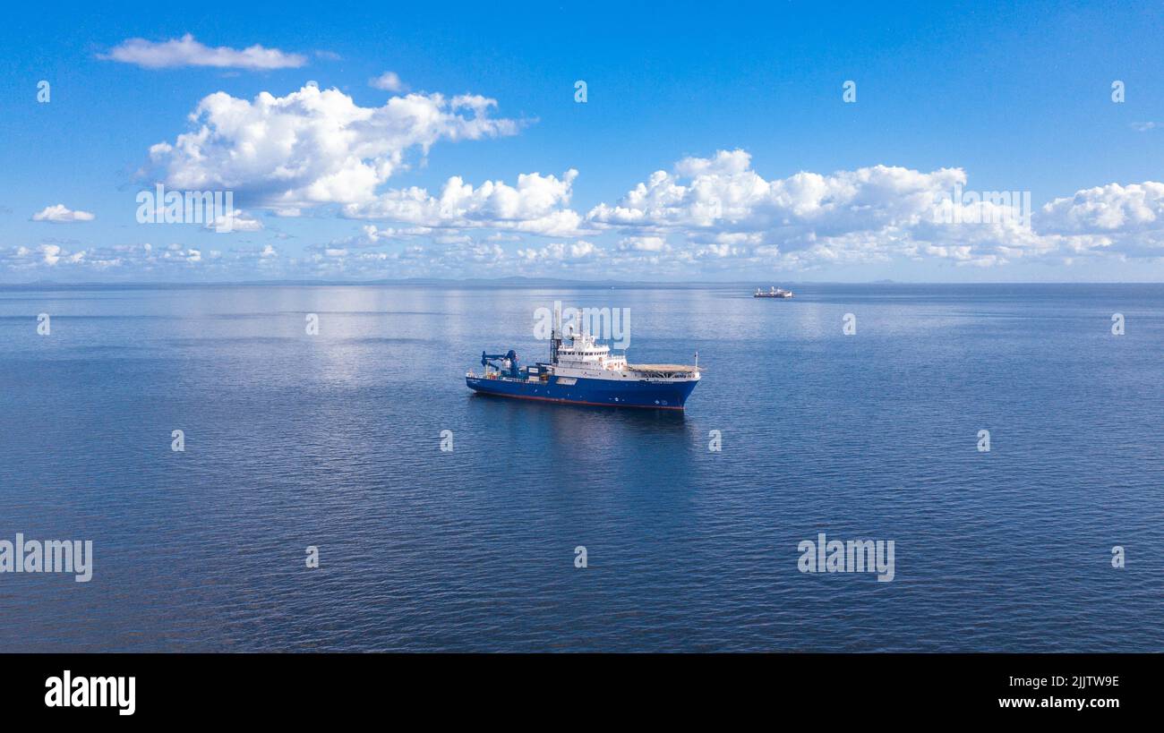 Nave di ricerca e indagine offshore Horizon Geobay ad Anchor a Trinidad e Tobago. Nave di ricerca e indagine offshore Horizon Geobay antenna. Foto Stock