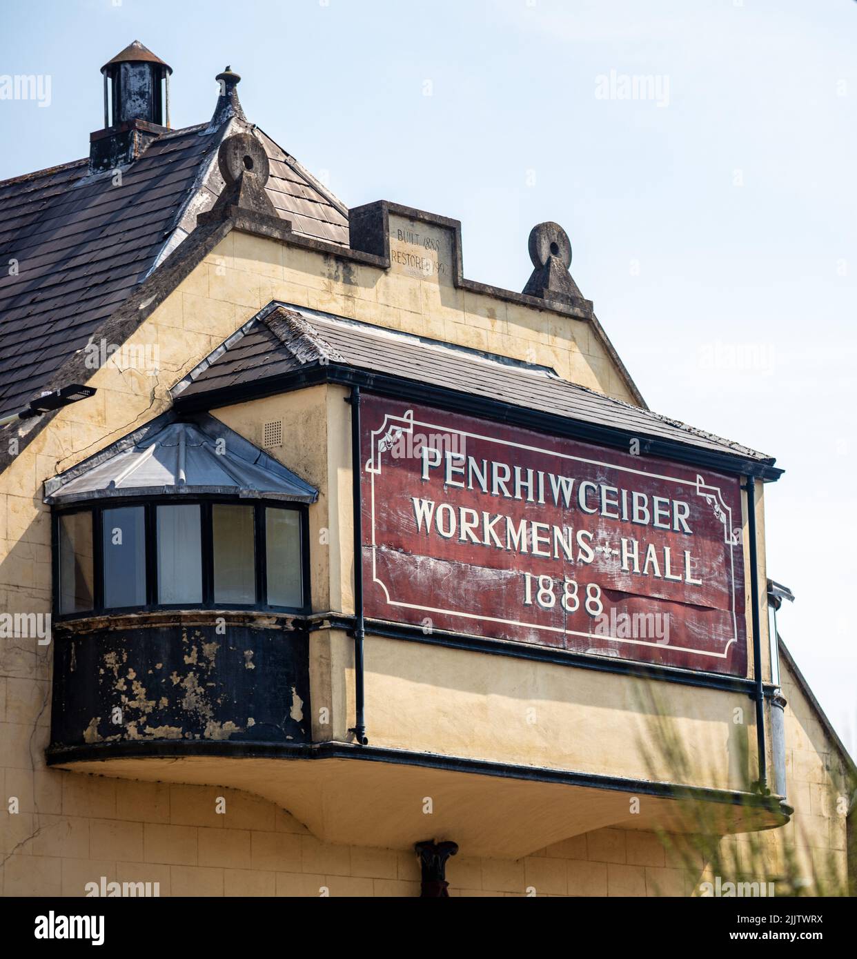 Primo piano della sala dei lavoratori di Penrhiwceiber a Mountain Ash nel Regno Unito Foto Stock