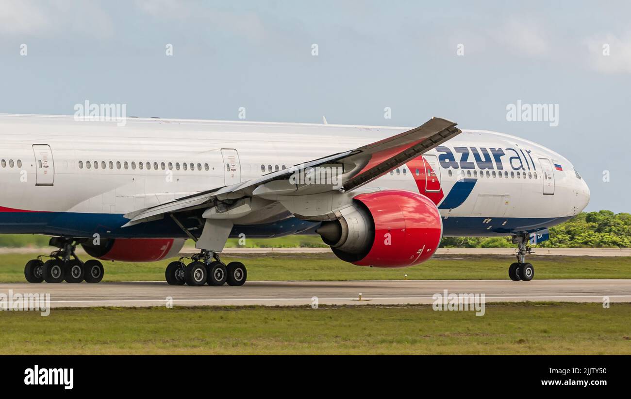 Un volo reale Boeing 777 aereo a Varadero aeroporto internazionale a Matanzas, Cuba pronto a volare Foto Stock