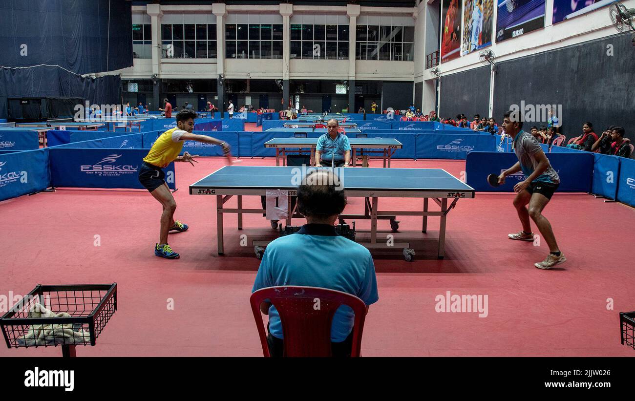 Kolkata, Bengala Occidentale, India. 27th luglio 2022. Momenti diversi di tutti i tornei di tennis da tavolo bengala organizzati dal Cricket Club di Dhakuria (CCD) presso la Sests Authority of India (sai) complesso ITC Hall, Salt Lake City, Kolkata per celebrare il suo anno giubilare di platino dal 22nd luglio al 27th luglio 2022. A questo torneo hanno partecipato quasi 1000 giocatori di ping-pong di età diversa. (Credit Image: © Amlan Biswas/Pacific Press via ZUMA Press Wire) Foto Stock