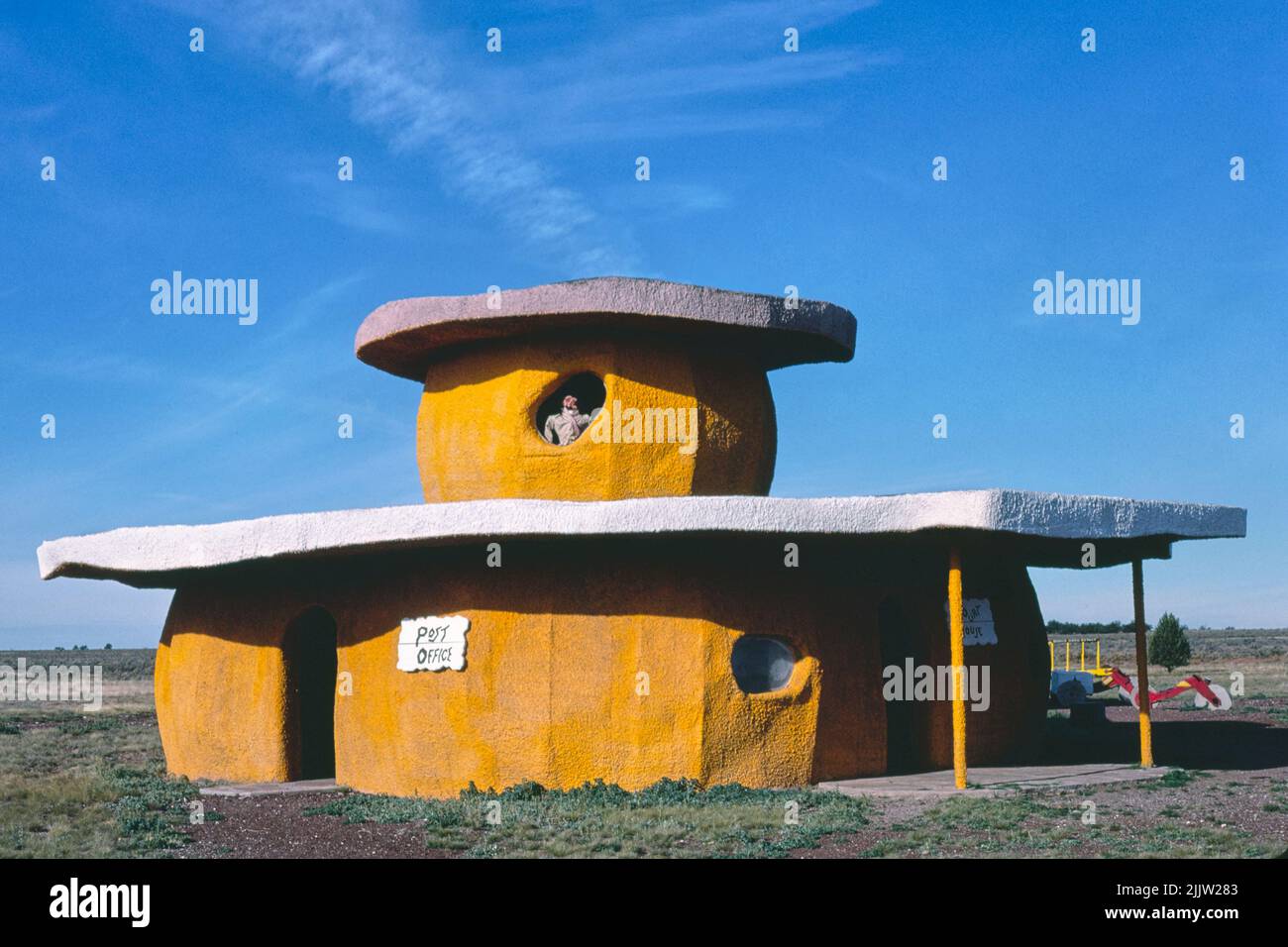 Ufficio postale di Bedrock City, RTS. 64 e 180, Valle, Arizona (1987) fotografia in alta risoluzione di John Margolies. Foto Stock
