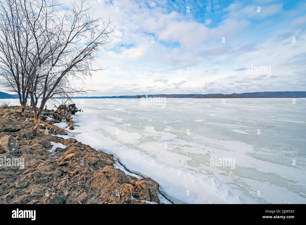 Frozen Rvier nell'Upper Midwest sul fiume Mississippi vicino a Lynxville, Wisconsin Foto Stock
