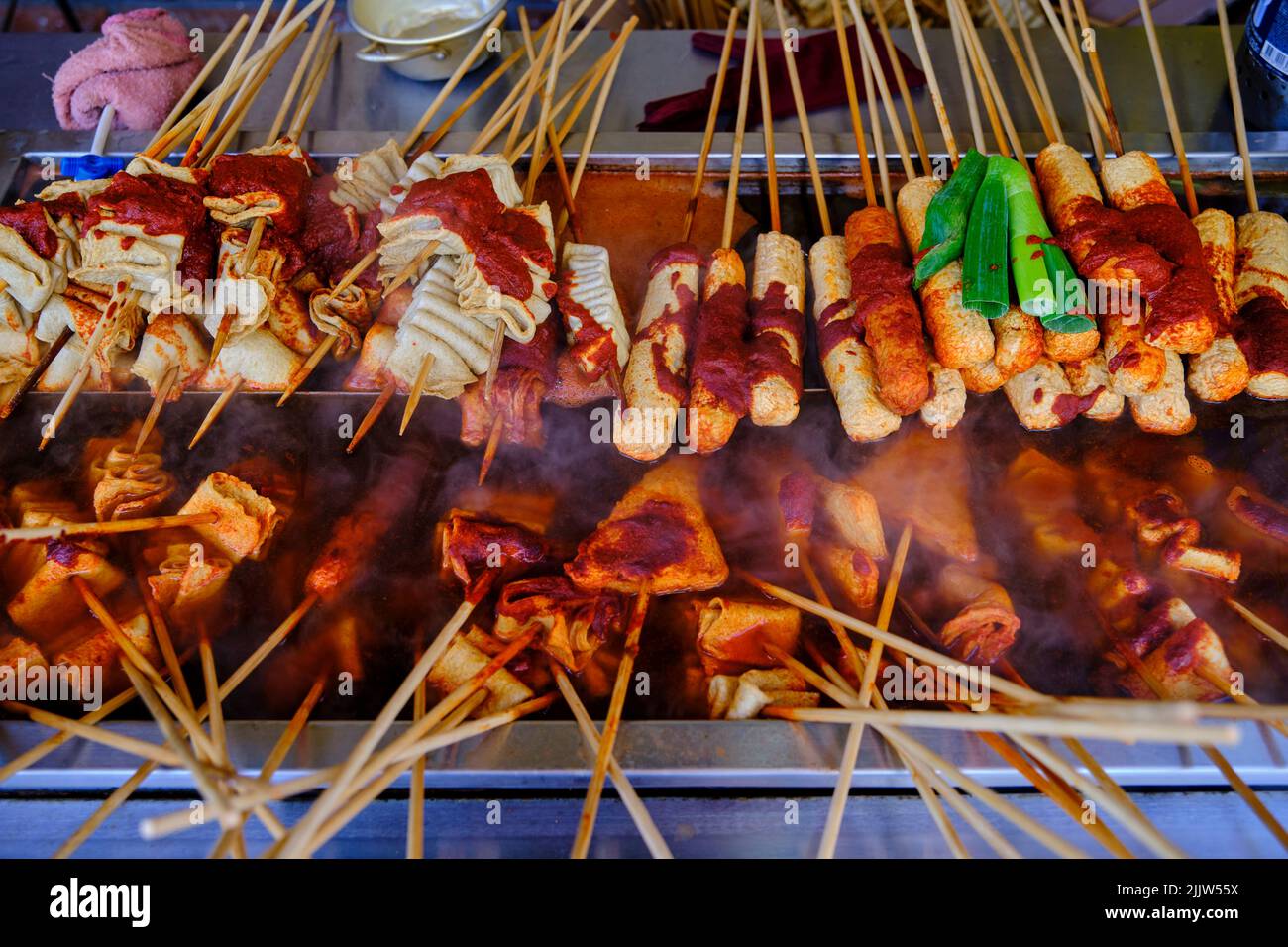 Corea del Sud, Provincia di Gyeongsang Sud, Busan, tempio di haedong yonggungsa, ristorante di strada Foto Stock