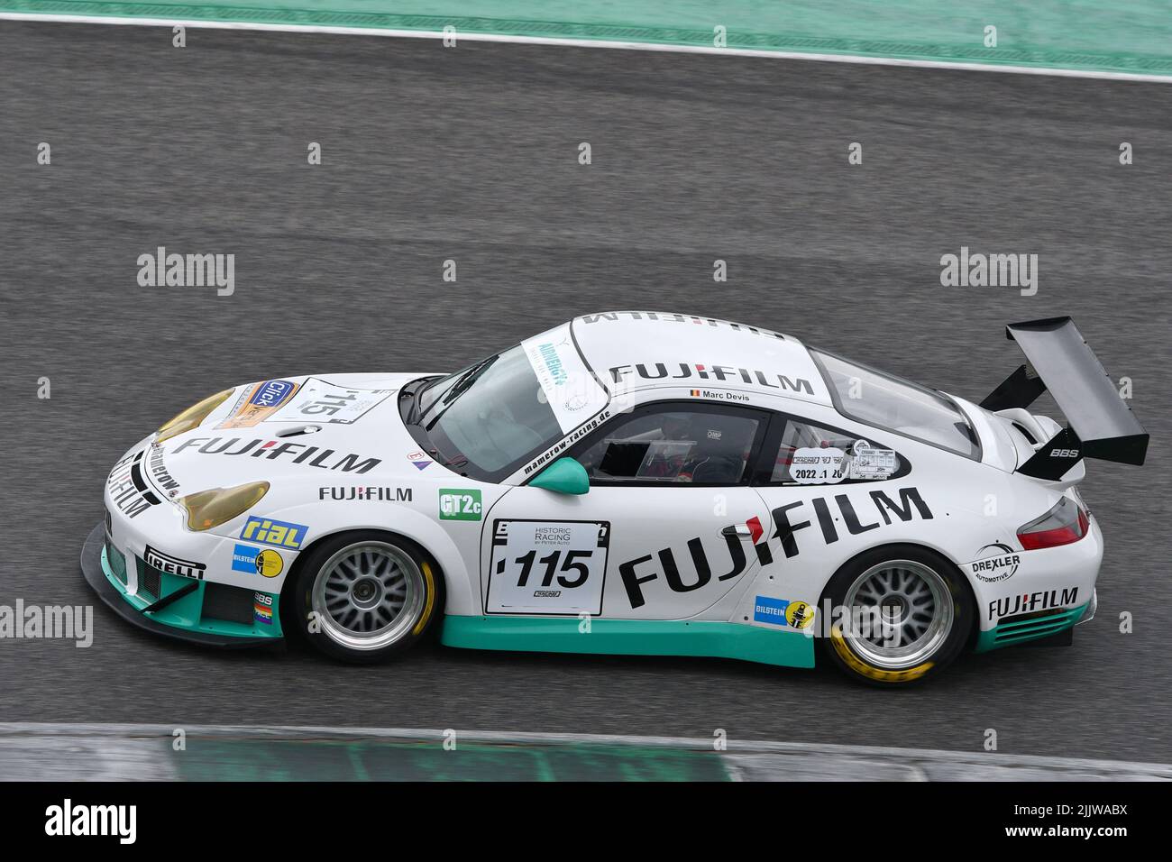 Scarperia, 3 aprile 2022: Porsche 996 GT3-RSR anno 2005 in azione durante il Mugello Classic 2022 al circuito del Mugello in Italia. Foto Stock