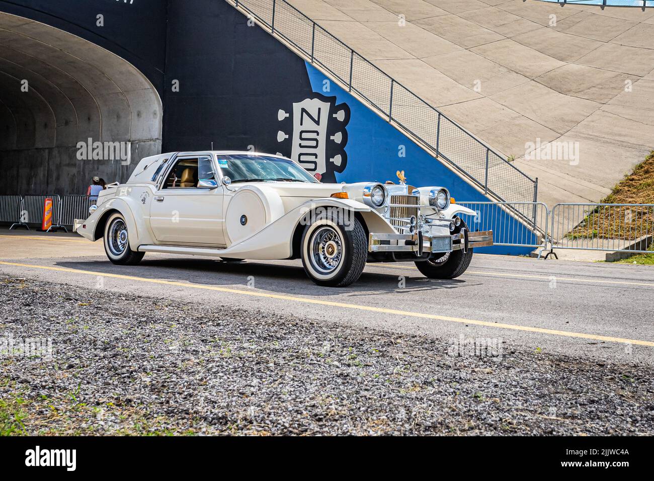 Lebanon, TN - 14 maggio 2022: Vista angolare anteriore di un 1986 Zimmer Golden Spirit 2 Door Coupé ad una mostra di auto locale. Foto Stock