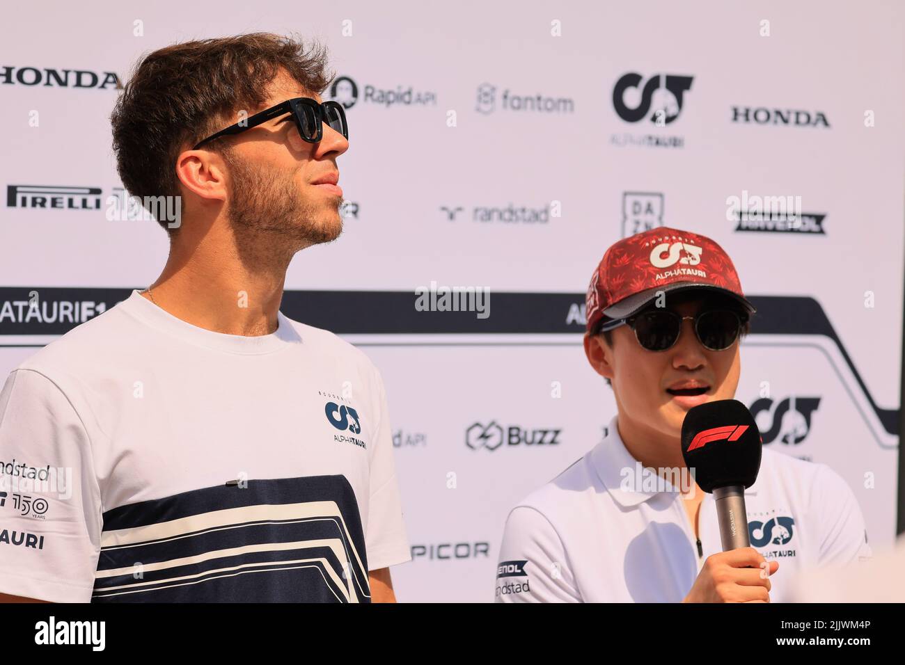 28th luglio 2022; l'Hungaroring, Mogyoród, Ungheria: FIA Formula 1 Grand Prix, driver arrivo e giorno d'ispezione: Scuderia AlphaTauri, Pierre Gasly Foto Stock