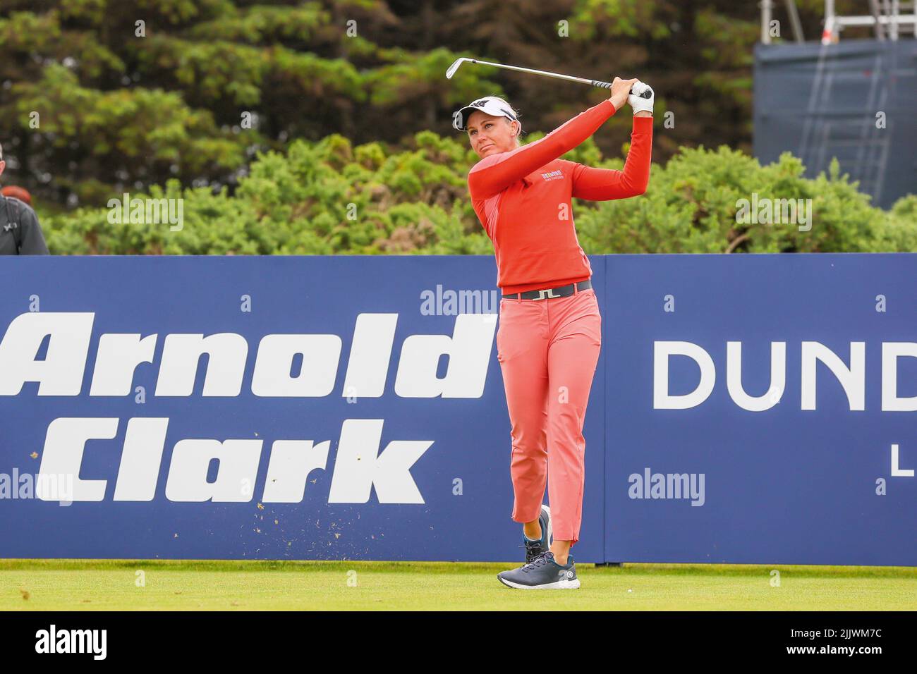 Dundonald Links, Irvine, Regno Unito. 28th luglio 2022. Il primo round del Trust Golf Women's Scottish Golf è iniziato con il campo di 144 concorrenti internazionali. Il secondo round si svolgerà venerdì 29 luglio e poi il taglio sarà fatto per i primi 70 golfisti a competere il Saturday30th e la domenica 31st. Ryanne o'Toole in teeing off al 15th. Credit: Findlay/Alamy Live News Foto Stock