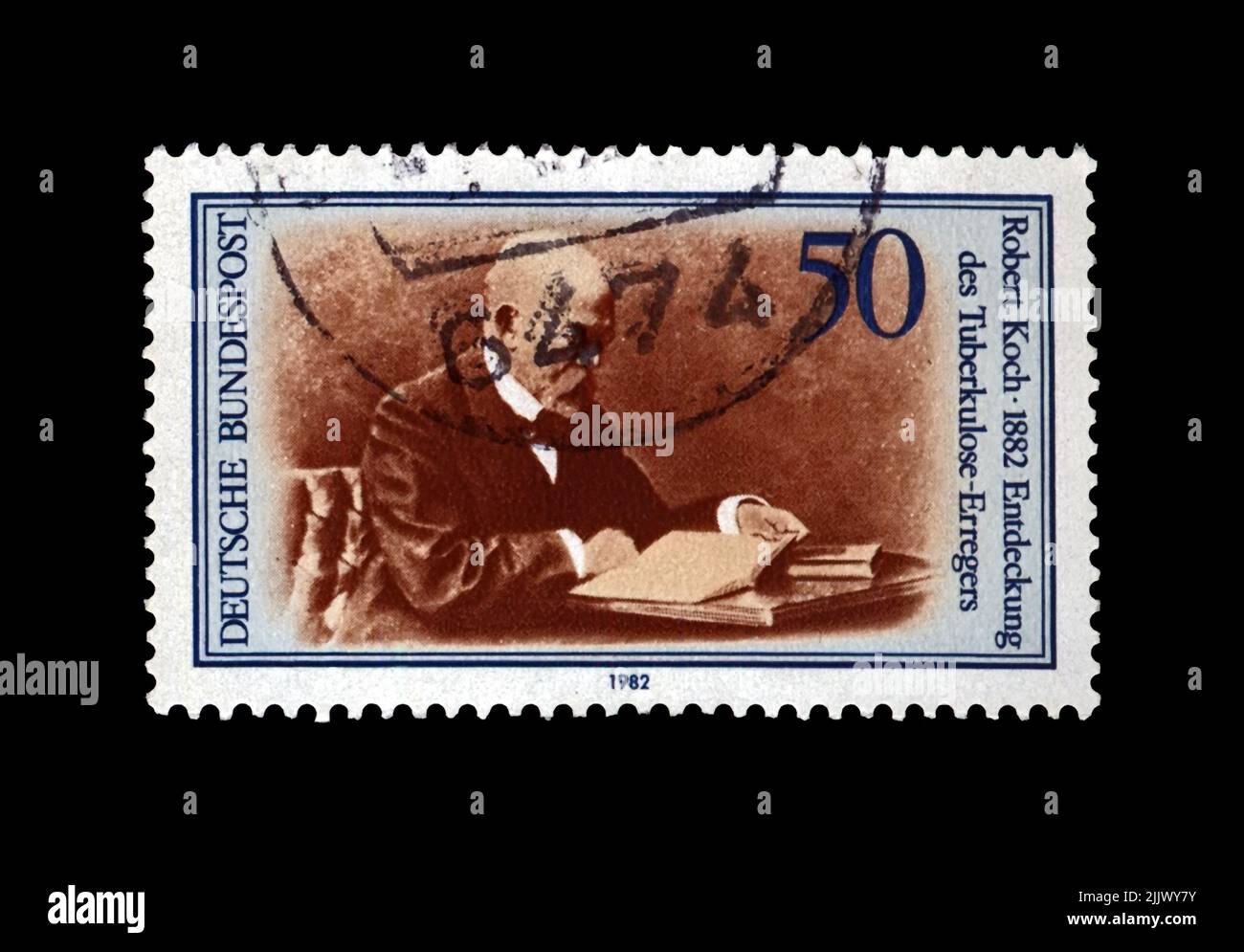 Robert Koch (1843-1910), scienziato della tubercolosi, esploratore, scopritore del bacillo tubercolare, circa 1982. Timbro postale vintage della Germania isolato Foto Stock