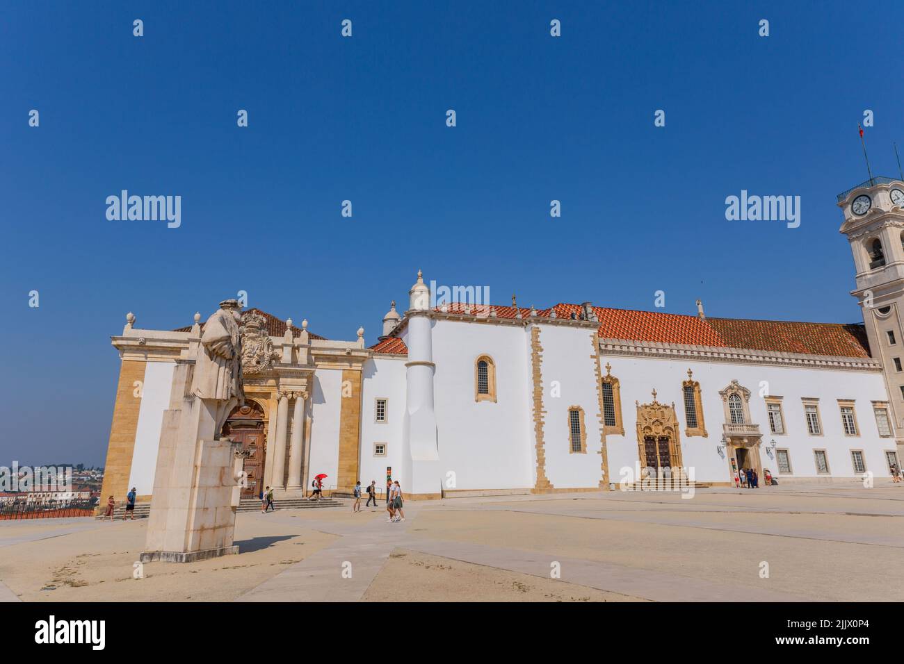 Coimbra, Portogallo: 09 luglio 2022: Piazza principale chiamata patio das Escolas dell'Università di Coimbra. Coimbra, Portogallo Foto Stock