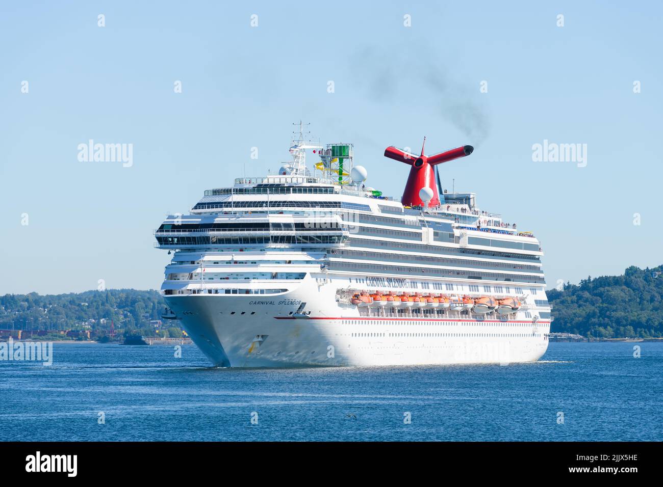 Seattle - 19 luglio 2022 la nave da crociera Carnival Splendor si trasforma in Elliott Bay mentre preparte a partire per una crociera in Alaska da Seattle Foto Stock