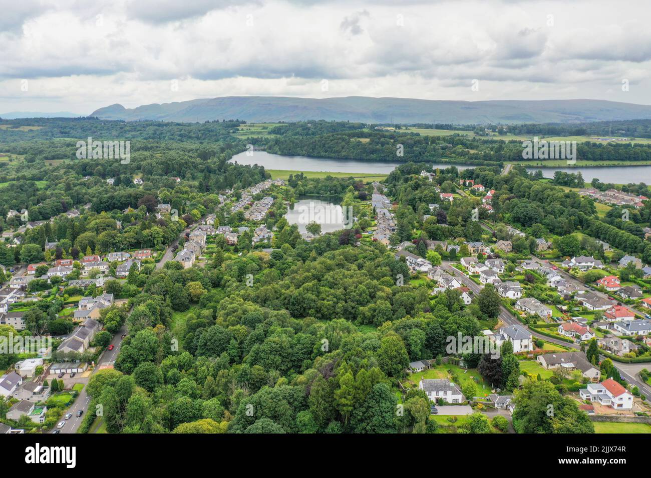 Vista aerea del drone di Milngavie East Dunbartonshire Glasgow Foto Stock