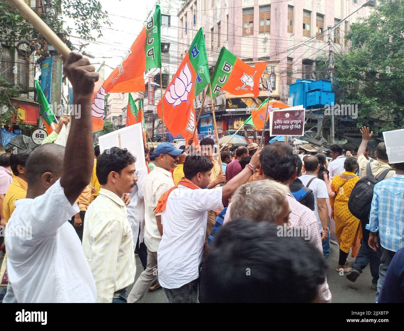 KOLKATA, BENGALA OCCIDENTALE, INDIA - 28 luglio 2022: Il Bengala BJP ha affrontato un raduno martedì a kolkata per truffa di soldi da parte del ministro dell'industria Partha Chatterjee. Foto Stock