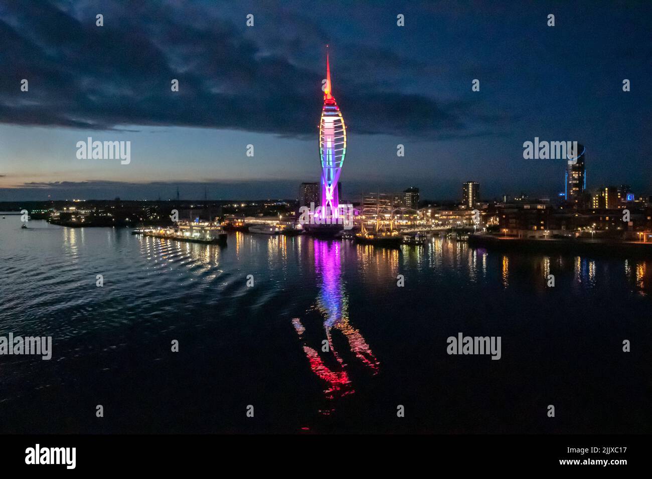 La Spinnaker Tower Portsmouth di notte Foto Stock
