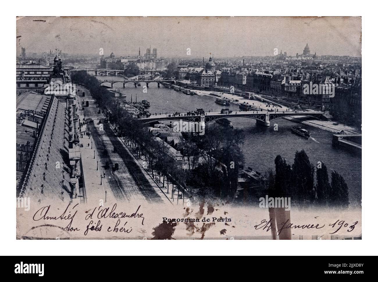 Panorama aereo della città di Parigi con il fiume e i ponti di Siene, circa 1903. cartolina d'epoca stampata in Francia isolata su sfondo bianco Foto Stock