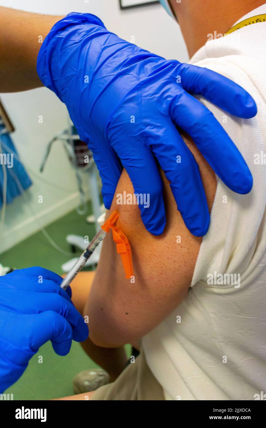 Parigi, Francia, ospedale pubblico francese, Hopital Saint Antoine, CEGIDD, vaccinazione, dettaglio braccio ottenere iniezione, sfide di salute pubblica Foto Stock