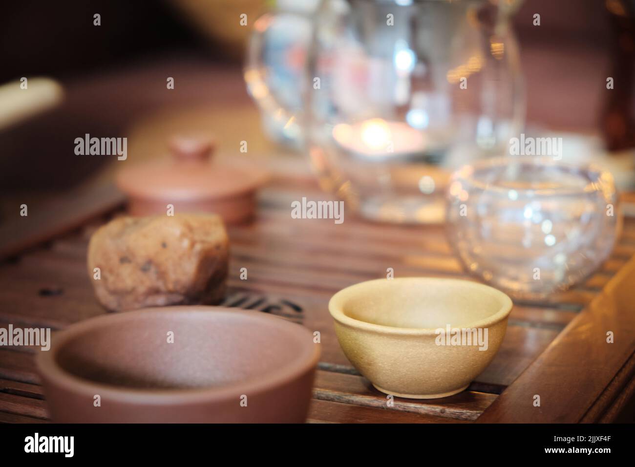 Utensili tradizionali cinesi per la cerimonia del tè Foto Stock