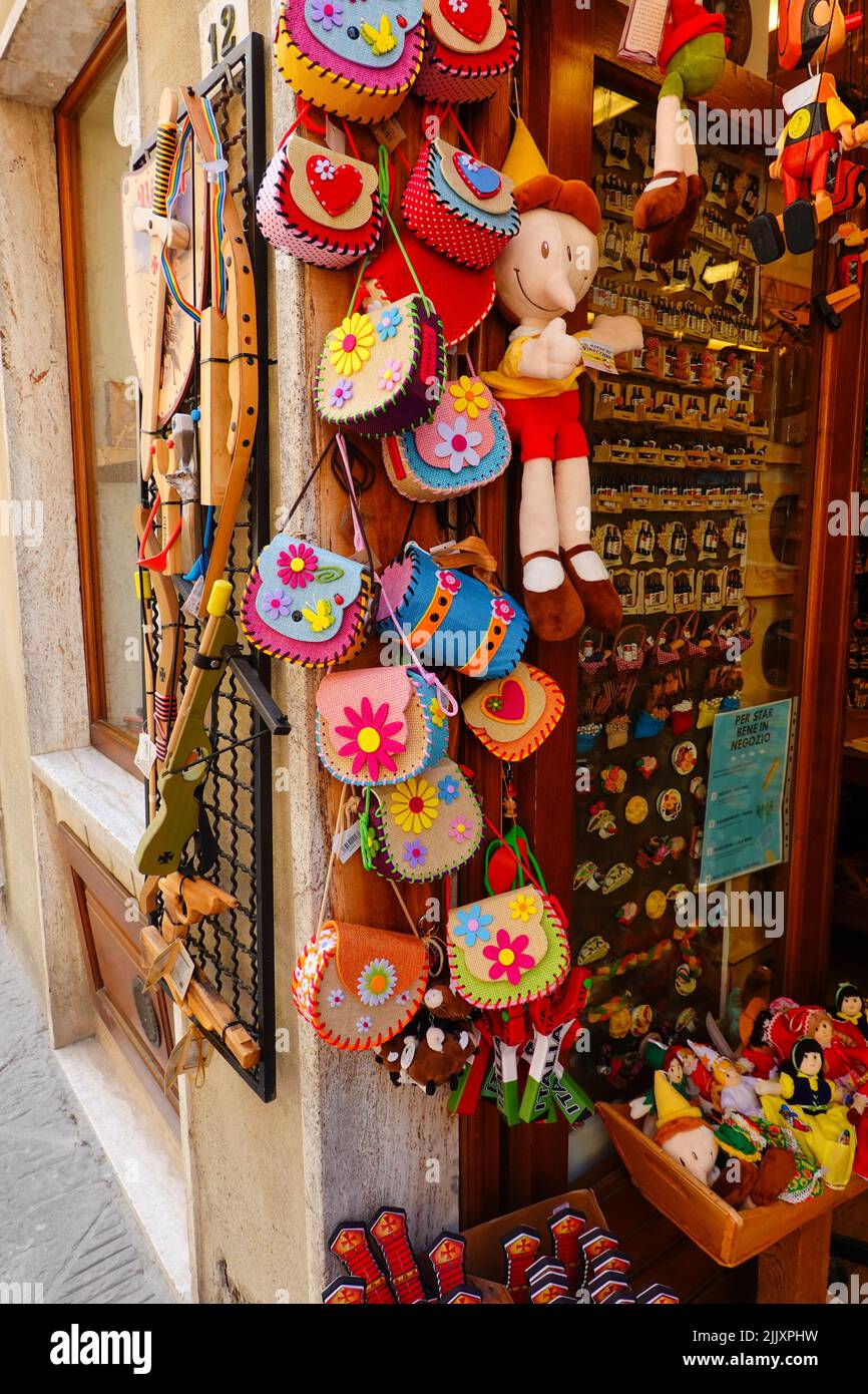 Negozio di giocattoli fatto a mano nel cuore di Pienza, Italia. Foto Stock