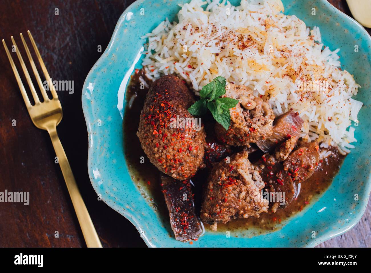 Kibbe Summaqiyeh, kibbeh in brodo di sumac, ricetta di polpette da Aleppo Foto Stock