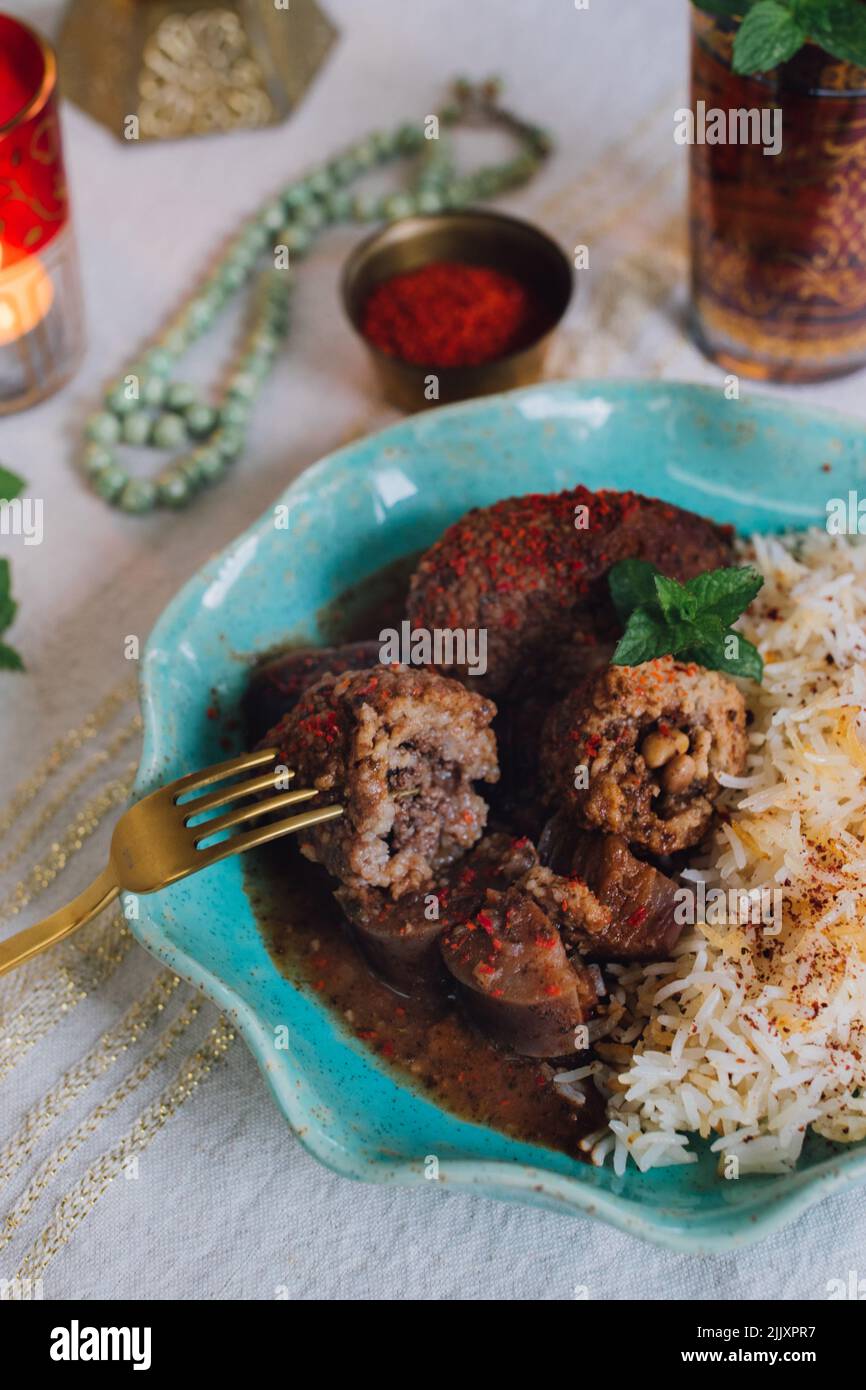 Kibbe Summaqiyeh, kibbeh in brodo di sumac, ricetta di polpette da Aleppo Foto Stock