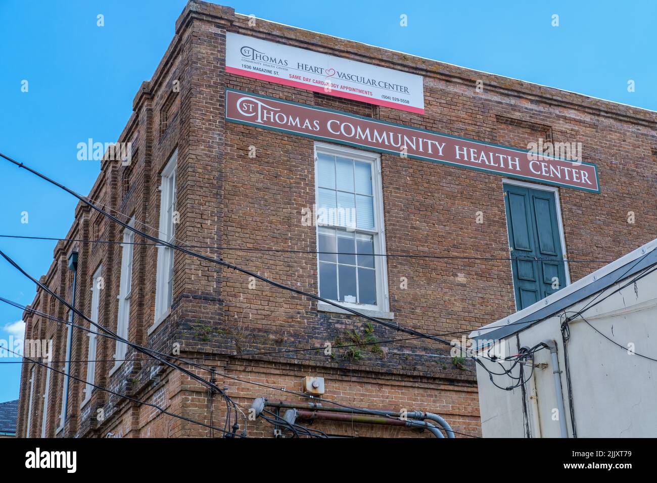 NEW ORLEANS, LA, USA - 20 GIUGNO 2022: St. Thomas Community Health Center in St. Andrew Street nel Lower Garden District Foto Stock