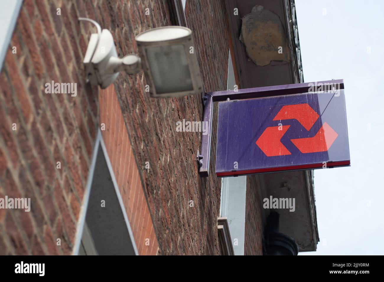 Windsor, Berkshire, Regno Unito. 28th luglio 2022. La filiale di Nat West Bank a Windsor è stata chiusa definitivamente. 32 filiali Nat West sono chiuse tra maggio e luglio di quest'anno nel Regno Unito. Recentemente la Lloyds Bank e la Metro Bank hanno chiuso a Windsor e la filiale di Halifax dovrebbe chiudersi alla fine di quest'anno. Credit: Maureen McLean/Alamy Live News Foto Stock