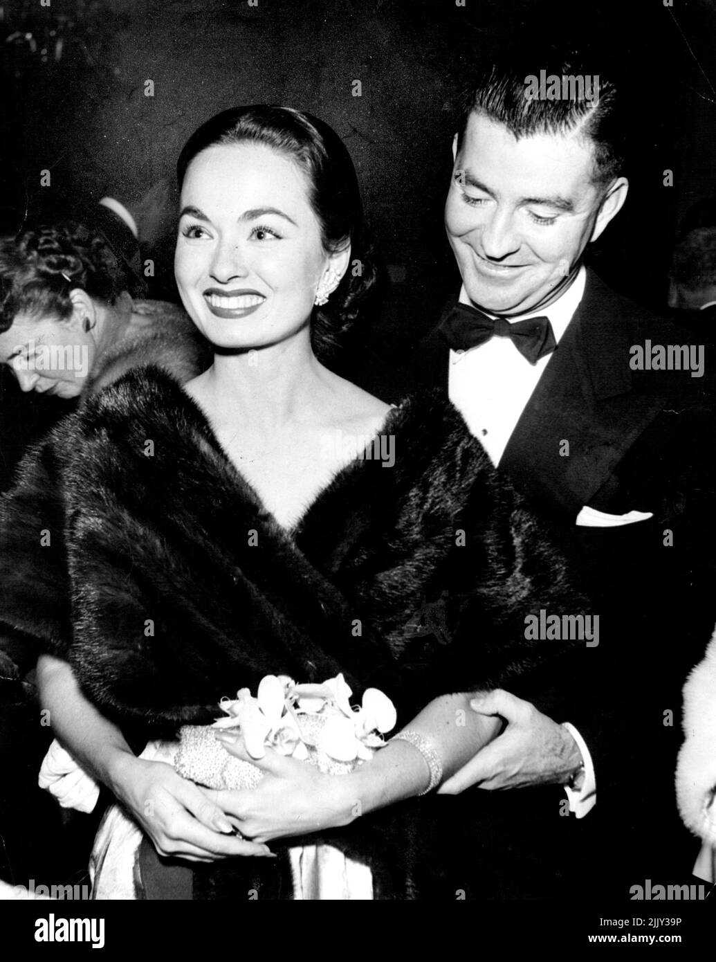 ***** Ai loro occhi - Ann Blyth e Dr. McNulty. Maggio 18, 1953. Foto Stock