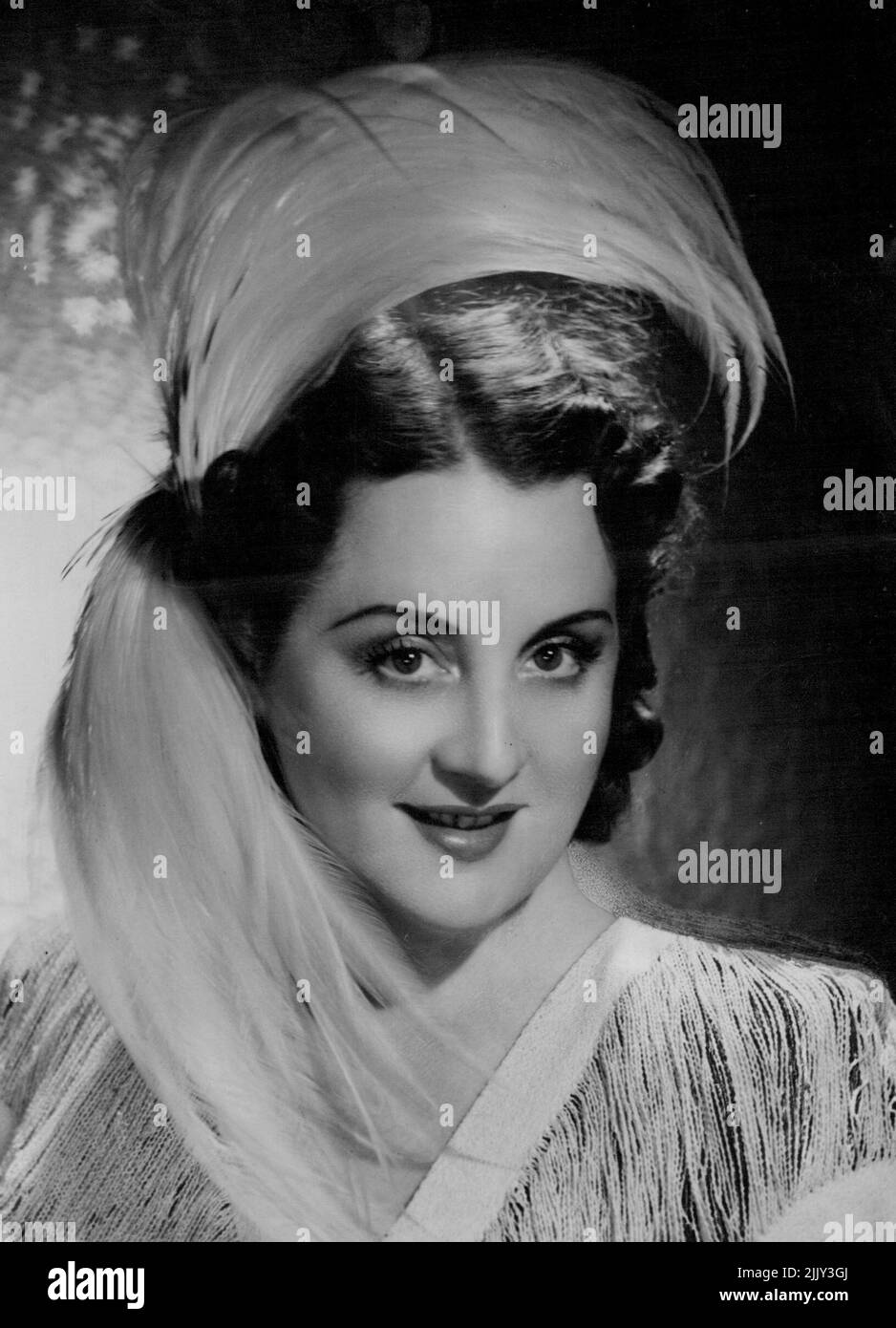 Lorna Sydney - la cantante dell'Australia Occidentale, a cui è stato concesso di lasciare il Teatro dell'Opera di Vienna dove è principale mezzo-soprano, per fare un tour per l'A.B.C. Darà due recifals Sydney Town Hall giovedì 24 aprile e martedì 29 aprile. Australiano - nato mezzo soprano Lorna Sydney terrà il suo primo concerto solista a Sydney presso il Municipio giovedì. Le è stato concesso di lasciare il Teatro dell'Opera di Vienna, dove è il mezzo principale, per fare il suo primo tour australiano in 10 anni. Aprile 20, 1947. Foto Stock