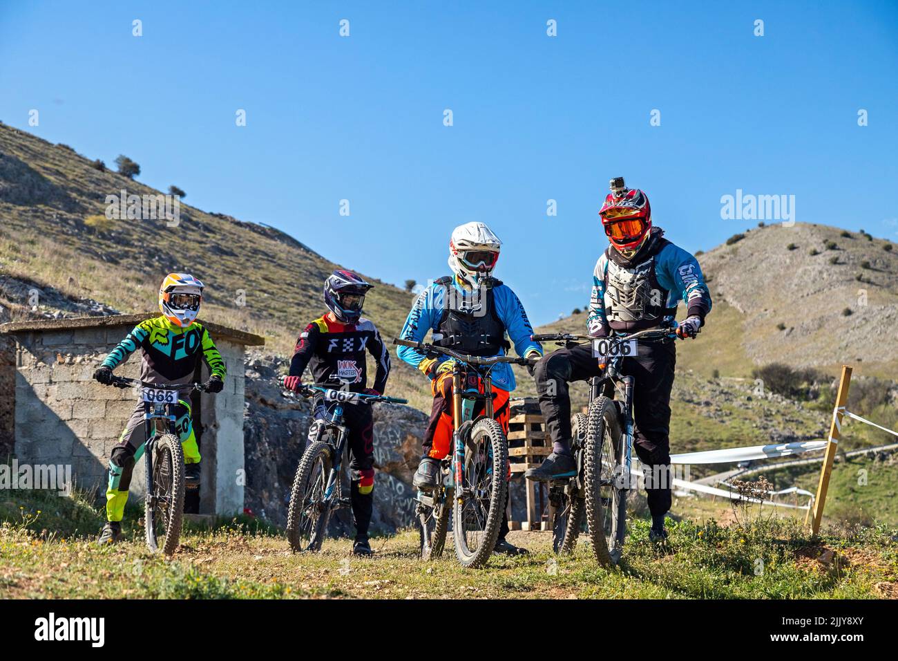 Foto dalla 'pratica' il giorno prima 'Lousfaki Trail Downhill Race 2022', Tyrnavos città, Larissa, Tessaglia, Grecia. Foto Stock
