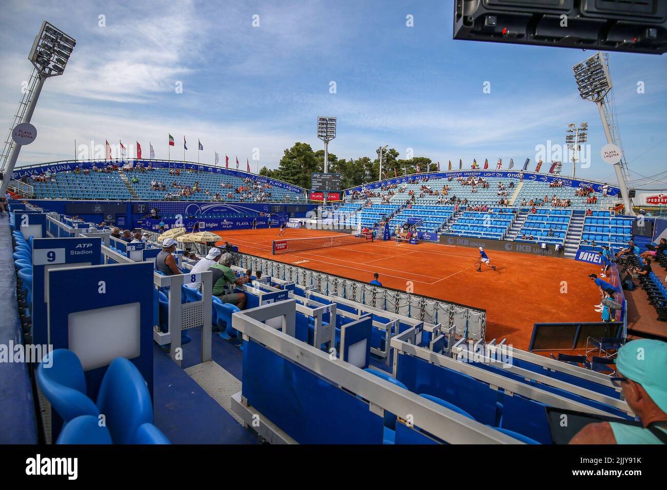 Vista generale dello stadio Goran Ivanisevic durante l'ATP 250 Plava Laguna  Croazia Open Umago seconda partita di tennis di turno tra Sebastian Baez  dell'Argentina e Franco Agamenone d'Italia a Umago, Croazia il
