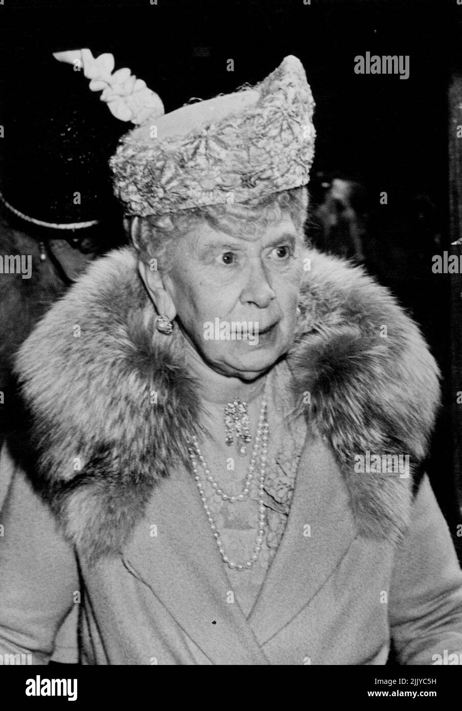 Regina Maria -- il popolo britannico affettuosamente chiama la sua nonna. Ha quasi 86 anni. Ha vissuto, immutabile come le sue mode, durante sei regni. Maggio 05, 1950. Foto Stock