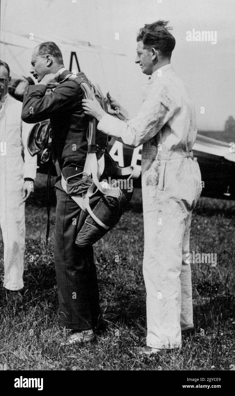 Il principe Enrico, duca di Gloucester, si prepara per un flight. Giugno 5, 1934. (Foto di Telephoto). Foto Stock
