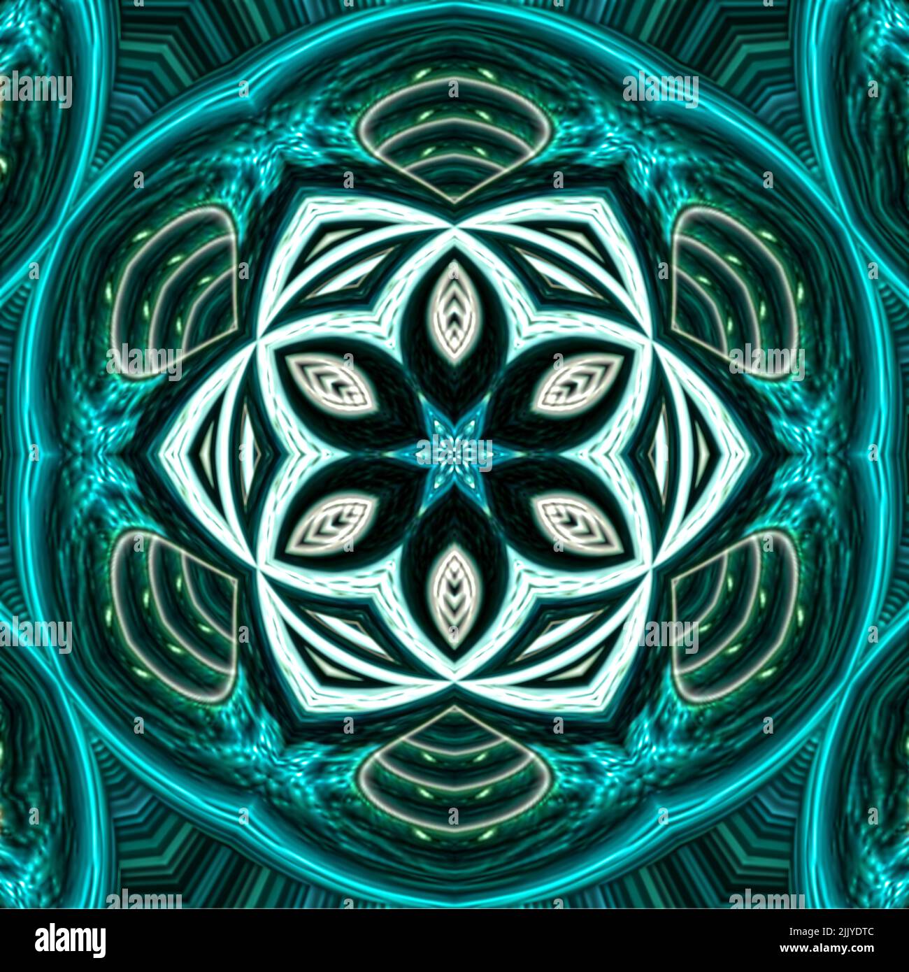 Modello geometrico astratto creato applicando il mirroring frattale di una foto di un gioiello smeraldo. Foto Stock