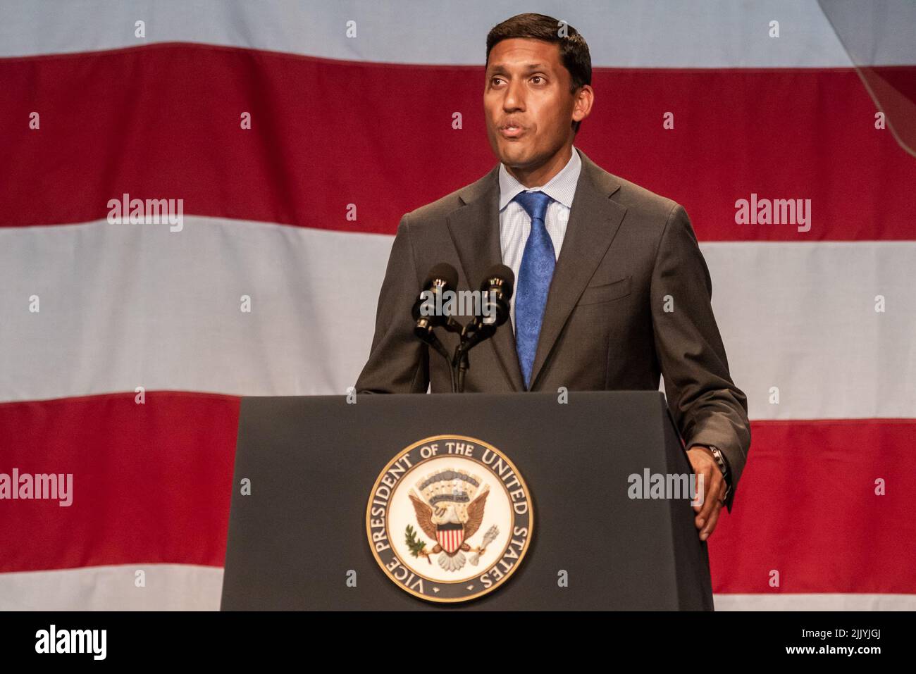 New York, Stati Uniti. 28th luglio 2022. Raj Shah, Presidente e CEO della Rockefeller Foundation, ha commentato il 28 luglio 2022 presso il Billie Holiday Theater in Restoration Plaza di Brooklyn, New York. (Foto di Gabriele Holtermann/Sipa USA) Credit: Sipa USA/Alamy Live News Foto Stock